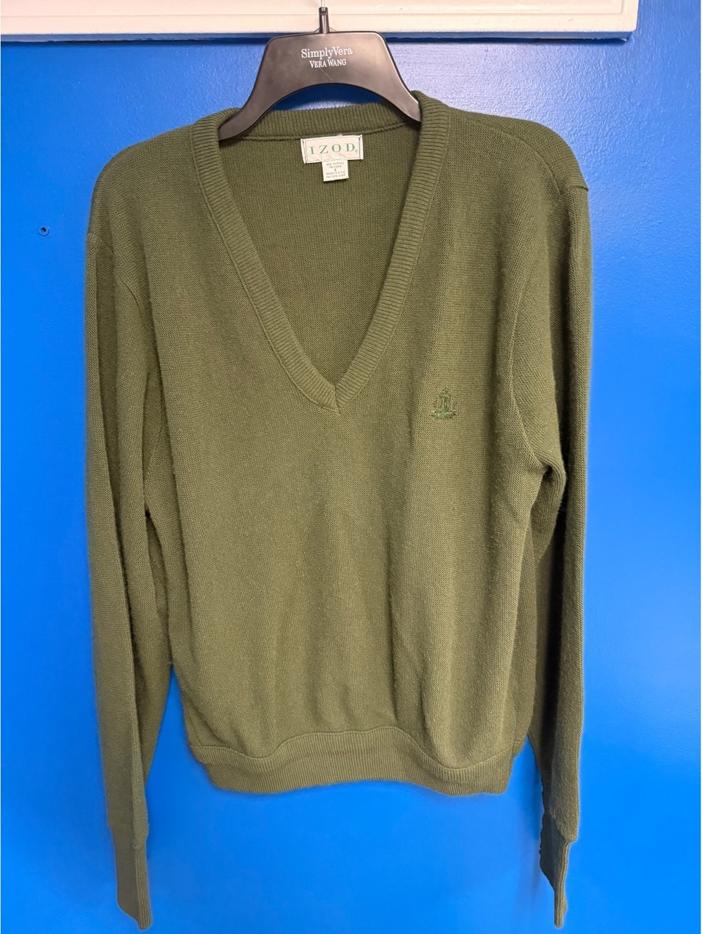 Vintage Izod Mens Small Olive Green Knit V-Neck Sweater Crest Logo